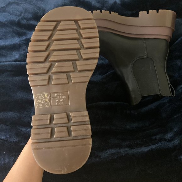 Urban Outfitters Betty Treaded Chelsea Boot - Picture 3 of 3